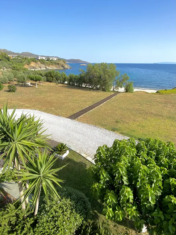 Svolis Beachhouse, Area esterna
